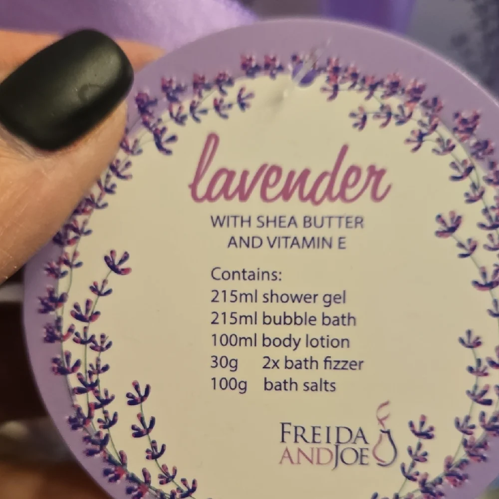 Lavender Scented Bath Gift Set Woth SHEA Butter And VITAMIN E. Special Purchase